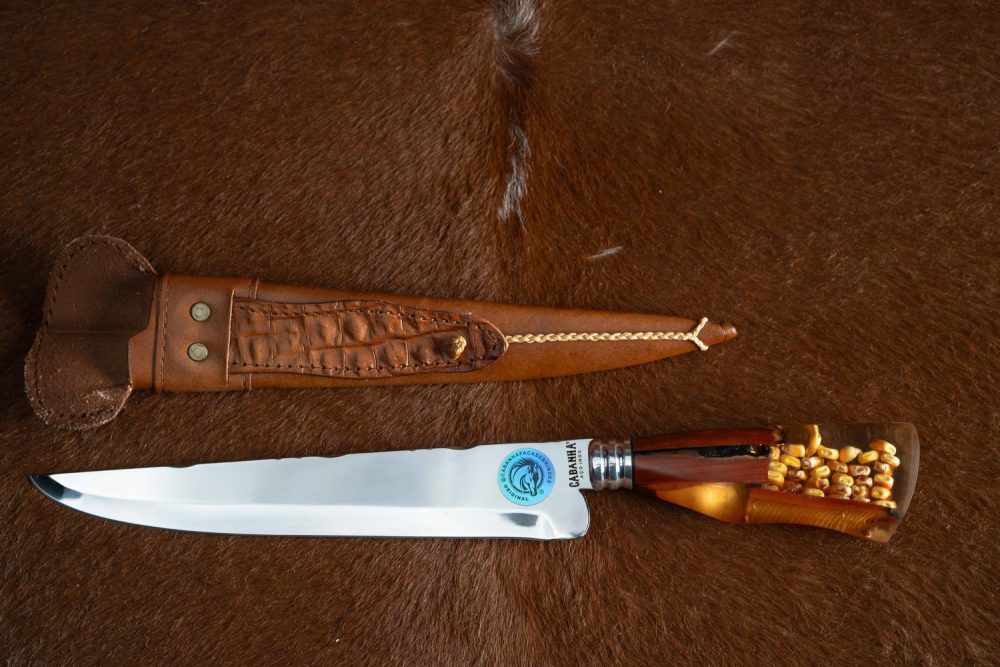 FACA COM GRÃOS DE MILHO